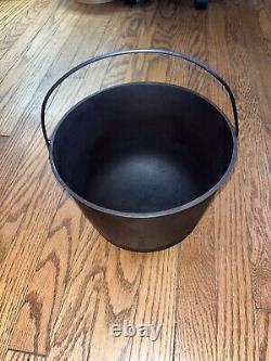 Vintage No. 7 Cast Iron 3 Leg Kettle, Bean Pot, 9-3/8 Dia, Gate Mark