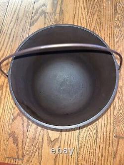 Vintage No. 7 Cast Iron 3 Leg Kettle, Bean Pot, 9-3/8 Dia, Gate Mark