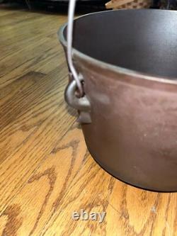 Vintage No. 7 Cast Iron 3 Leg Kettle, Bean Pot, 9-3/8 Dia, Gate Mark