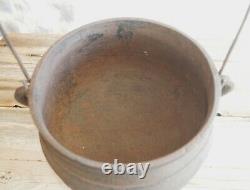 Vintage SPIDER BULGE Cast Iron Cowboy Kettle Bean Pot Dutch Oven 9 Top Opening