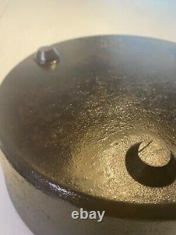 Vintage cast iron dutch oven #10 Bail Lid 3 Footed Sits Flat No Spin Very Heavy
