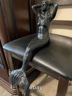 19 Mermaid assise en fonte de fer verdigrisée d'environ 10 lb