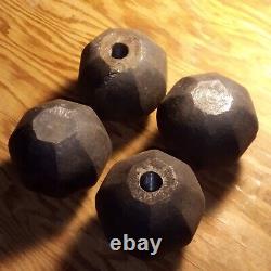 4 Boutons de canon en fonte ancienne forgée / Pieds 1,5 livres. Filetés 2-1/8