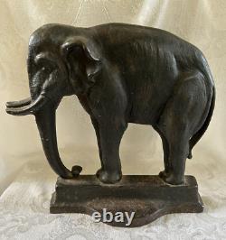 Arrêt de porte en fonte antique représentant un éléphant de Bradley Hubbard