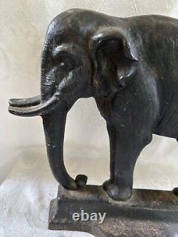 Arrêt de porte en fonte antique représentant un éléphant de Bradley Hubbard