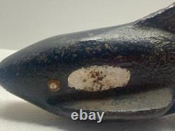 Art populaire VTG 9.5 et pèse 7 lbs. BAC À PORTE EN FONTE EN FORME DE BALEINE PEINT À LA MAIN