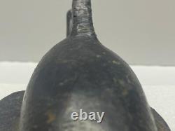 Art populaire VTG 9.5 et pèse 7 lbs. BAC À PORTE EN FONTE EN FORME DE BALEINE PEINT À LA MAIN