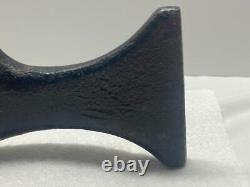 Art populaire VTG 9.5 et pèse 7 lbs. BAC À PORTE EN FONTE EN FORME DE BALEINE PEINT À LA MAIN