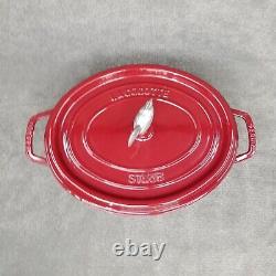 Cocotte ovale en fonte émaillée rouge Staub avec couvercle 31 CM 12.25