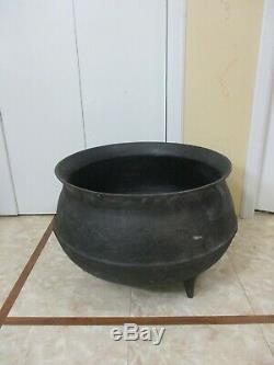 Enorme Cast Antique Iron 3-leg Cauldron Cowboy Gypsy Sorcière Pot Pèse 50lb