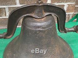 Énorme Vieux Lourd 50lbs 1800 Cast Antique Fer École Church Farm Cow Dinner Bell