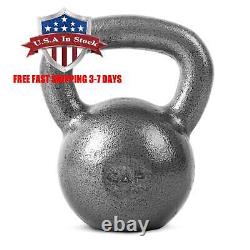 Entraînement complet du corps avec un kettlebell en fonte de 35 livres pour la force et l'endurance.