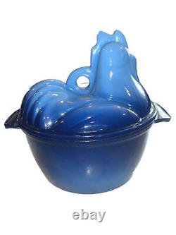 Faites cuire une poule bleue de race Blue Hen sur un nid dans une cocotte en fonte émaillée de 2 litres