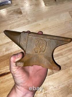 Farmall Anvil Cast Iron Metal Paper Poids Collector Jeweler Taille 6 1/2 Lb Gift