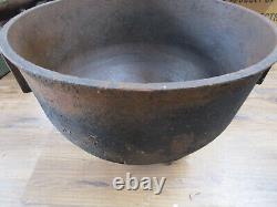 Grand chaudron en fonte antique avec marque de portail, marqué 12 A 12 1/2