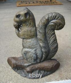Joli doorstop en fonte antique en forme d'écureuil mangeant une noix 11,25 x 9,75, 9,8 lbs, B&H