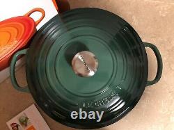 La Cocotte en fonte Le Creuset Signature de 7-1/4 litres, couleur artichaut vert, NEUVE.