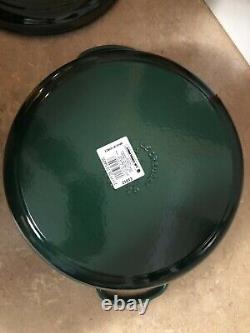 La Cocotte en fonte Le Creuset Signature de 7-1/4 litres, couleur artichaut vert, NEUVE.
