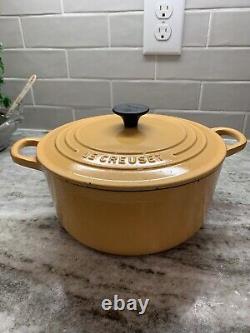 La cocotte en fonte Le Creuset fabriquée en France, jaune nectar avec couvercle, #22 3,5 litres