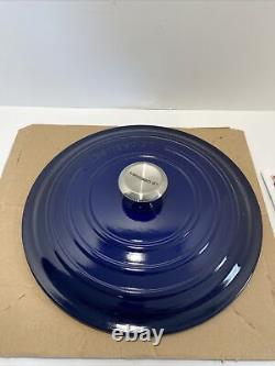 Le Creuset Signature Cast Iron LID Pour A 7,25 Quart Round Hollandais Four Indigo Blue