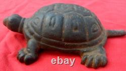 Lourd (3 livres) Antique TORTUE EN FONTE 7 1/2 x 5 1/2 Signée avec 'S'