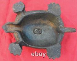 Lourd (3 livres) Antique TORTUE EN FONTE 7 1/2 x 5 1/2 Signée avec 'S'