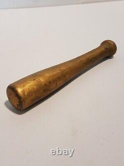 Mortier et pilon en fonte ancienne, belle patine, 10 livres, de grande taille.