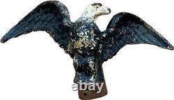 Rare Antique Weathered Cast Iron American Eagle 28 Lbs Historic Decor<br/>
Traduction en français: Rare Aigle américain en fonte antique et patiné de 28 livres, décoration historique.