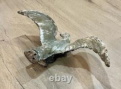 Rare Antique Weathered Cast Iron American Eagle 28 Lbs Historic Decor
 <br/>
	

Traduction en français: Rare Aigle américain en fonte antique et patiné de 28 livres, décoration historique.