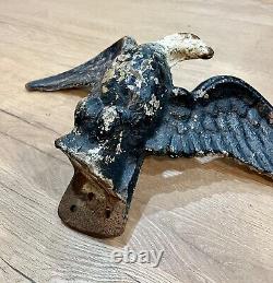 Rare Antique Weathered Cast Iron American Eagle 28 Lbs Historic Decor  <br/>
 Traduction en français: Rare Aigle américain en fonte antique et patiné de 28 livres, décoration historique.