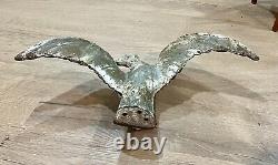 Rare Antique Weathered Cast Iron American Eagle 28 Lbs Historic Decor<br/>Traduction en français: Rare Aigle américain en fonte antique et patiné de 28 livres, décoration historique.