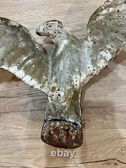 Rare Antique Weathered Cast Iron American Eagle 28 Lbs Historic Decor
<br/>
	Traduction en français: Rare Aigle américain en fonte antique et patiné de 28 livres, décoration historique.