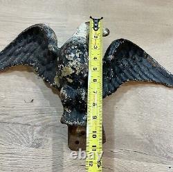 Rare Antique Weathered Cast Iron American Eagle 28 Lbs Historic Decor	<br/>  Traduction en français: Rare Aigle américain en fonte antique et patiné de 28 livres, décoration historique.