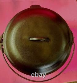 Regardez la cocotte en fonte vintage non marquée No. 10 entièrement restaurée avec couvercle