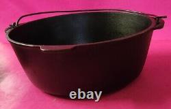 Regardez la cocotte en fonte vintage non marquée No. 10 entièrement restaurée avec couvercle