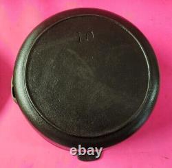 Regardez la cocotte en fonte vintage non marquée No. 10 entièrement restaurée avec couvercle
