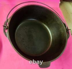 Regardez la cocotte en fonte vintage non marquée No. 10 entièrement restaurée avec couvercle