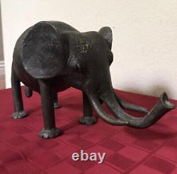 Sculpture d'éléphant en métal bronze/fonte vintage, rustique, faite à la main, de 10 livres.