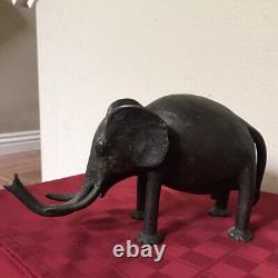 Sculpture d'éléphant en métal bronze/fonte vintage, rustique, faite à la main, de 10 livres.