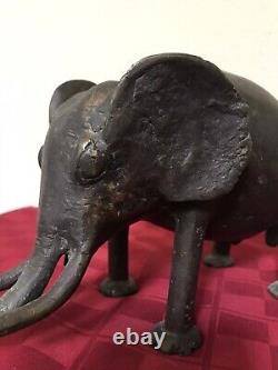Sculpture d'éléphant en métal bronze/fonte vintage, rustique, faite à la main, de 10 livres.