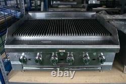 Southbend HDC-36 Gril à gaz naturel de 36 pouces avec radiants en fonte
